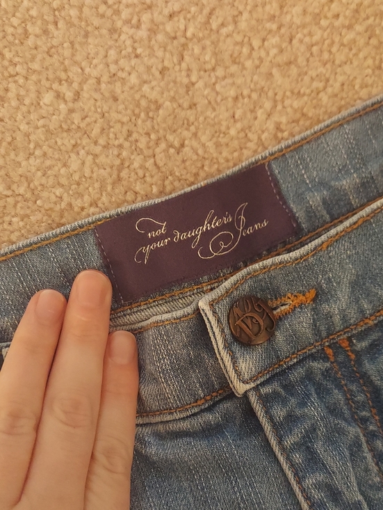 NYDJ Denim - NYDJ Light Blue Denim Jeans with Contrast Stitching Women's Size 8.